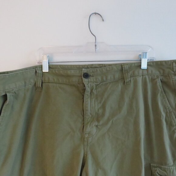 MADEWELL Plus Garment-Dyed Low-Slung Straight Cargo Pants in Classic Olive 18W - Picture 4 of 13